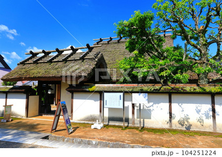 【兵庫県】快晴の御徒士町武家屋敷群の町並み(丹波篠山城下町) 【兵庫県】快晴の御徒士町武家屋敷群の町並み(丹波篠山城下町) 104251224