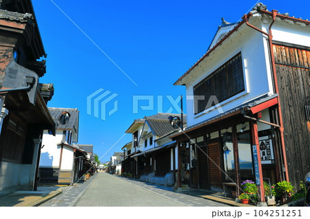 【兵庫県】快晴の河原町妻入商家群の町並み(丹波篠山城下町) 【兵庫県】快晴の河原町妻入商家群の町並み(丹波篠山城下町) 104251251