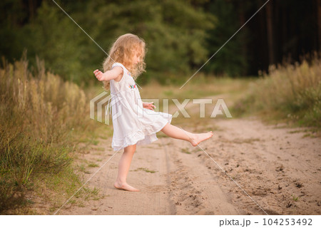 barefoot little girls 