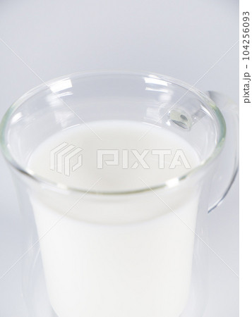 ホットミルク　牛乳 104256093