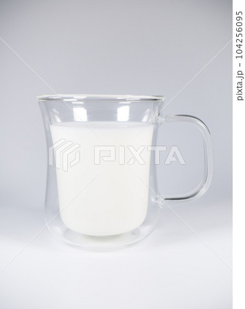 ホットミルク　牛乳 104256095