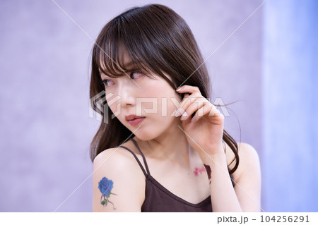 タトゥーをした女性 104256291
