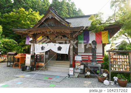 【四万十町　四国八十八ヶ所巡礼　土佐　第三十七番札所「岩本寺」本堂】 104257202