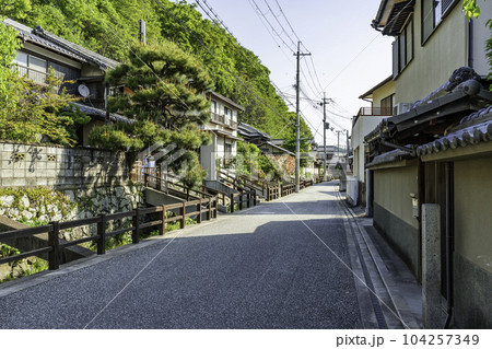 城下町龍野の街並み　浦川沿い　兵庫県たつの市 104257349
