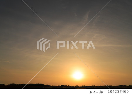 田舎の夕焼け空 田舎の夕焼け空 104257469