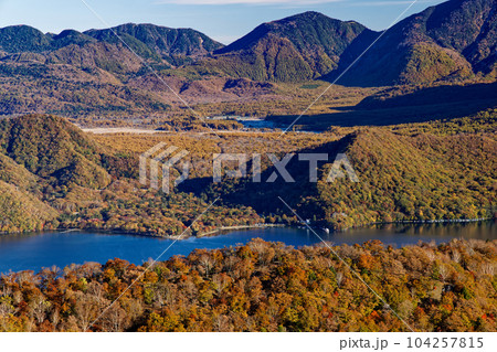 奥日光・社山稜線から見る竜頭の滝と戦場ヶ原 奥日光・社山稜線から見る竜頭の滝と戦場ヶ原 104257815