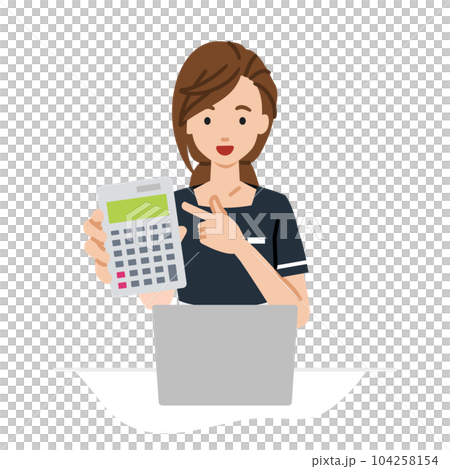 一位女士坐在辦公桌前，打開筆記本電腦，指著計算器，然後向我們展示。 104258154