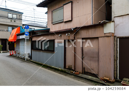 商店街の昭和レトロな住居兼店舗 商店街の昭和レトロな住居兼店舗 104259084