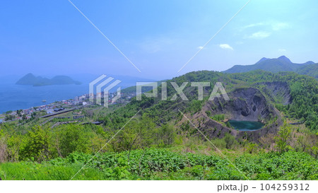 有珠山金比羅火口と洞爺湖1 有珠山金比羅火口と洞爺湖1 104259312