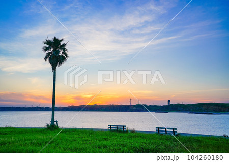 (千葉県)銚子マリーナ・対岸の屛風ヶ浦 夕景 (千葉県)銚子マリーナ・対岸の屛風ヶ浦 夕景 104260180