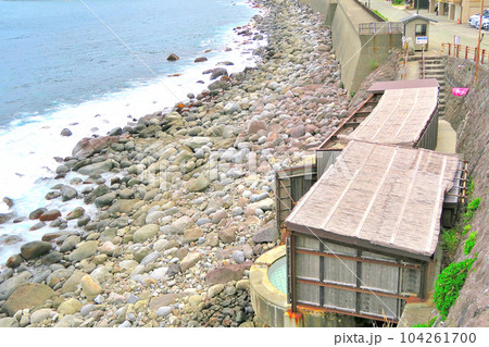 伊豆半島・東伊豆・海のワイルドな入浴、開放感溢れる波打ち際の北川温泉黒根岩風呂・静岡県東伊豆町(2) 伊豆半島・東伊豆・海のワイルドな入浴、開放感溢れる波打ち際の北川温泉黒根岩風呂・静岡県東伊豆町(2) 104261700