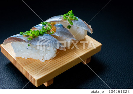 秋刀魚の握り寿司 104261828