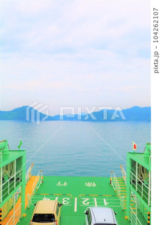 広島県竹原市からフェリーに乗って大崎上島へ渡る春夏初夏と梅雨の合間 104262107