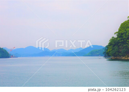 広島県竹原市からフェリーに乗って大崎上島へ渡る春夏初夏と梅雨の合間 広島県竹原市からフェリーに乗って大崎上島へ渡る春夏初夏と梅雨の合間 104262123