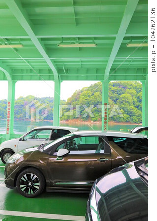 広島県竹原市からフェリーに乗って大崎上島へ渡る春夏初夏と梅雨の合間 104262136