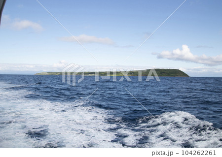 フェリーから見る焼尻島 フェリーから見る焼尻島 104262261