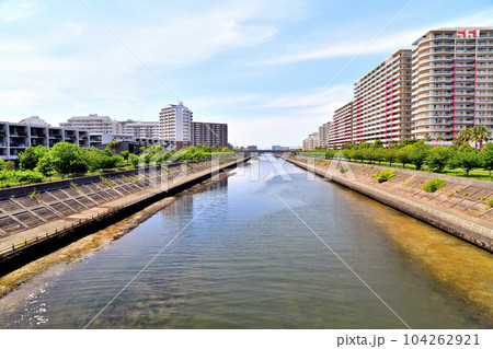 日の出橋/境川より明海橋方面を望む(千葉県浦安市)【2023.6】 日の出橋/境川より明海橋方面を望む(千葉県浦安市)【2023.6】 104262921