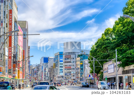 東京上野の都市風景　中央通り 104263183