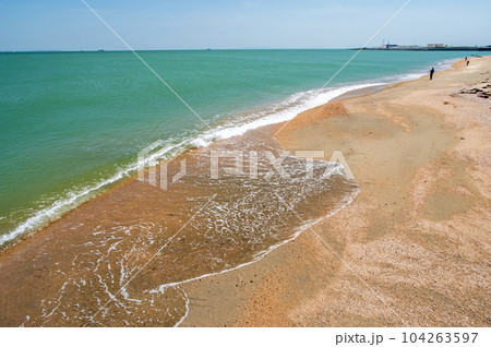 【海・波打ち際イメージ】三重県 四日市市 吉崎海岸 【海・波打ち際イメージ】三重県 四日市市 吉崎海岸 104263597