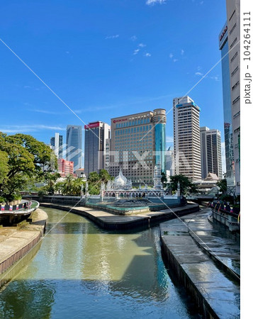 マレーシア　マスジット・ジャメから見る有名な景色 104264111