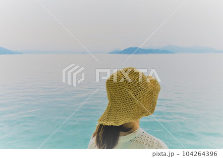 広島県三原市からフェリーで渡った瀬戸内海の大崎上島は穏やかでレトロでノスタルジックな木江と造船の島 104264396