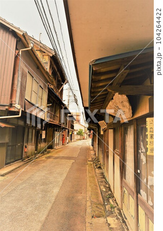広島県三原市からフェリーで渡った瀬戸内海の大崎上島は穏やかでレトロでノスタルジックな木江と造船の島 広島県三原市からフェリーで渡った瀬戸内海の大崎上島は穏やかでレトロでノスタルジックな木江と造船の島 104264422