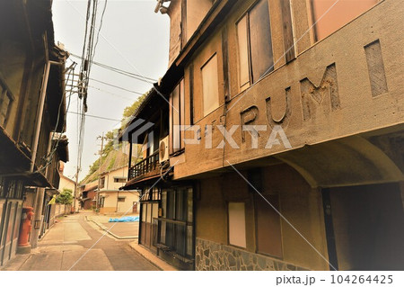 広島県三原市からフェリーで渡った瀬戸内海の大崎上島は穏やかでレトロでノスタルジックな木江と造船の島 広島県三原市からフェリーで渡った瀬戸内海の大崎上島は穏やかでレトロでノスタルジックな木江と造船の島 104264425