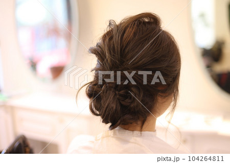 女性の後ろ姿 美容室イメージ 女性の後ろ姿 美容室イメージ 104264811