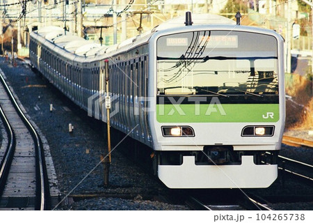 夕暮れの山手線をゆくE231系500番台 夕暮れの山手線をゆくE231系500番台 104265738