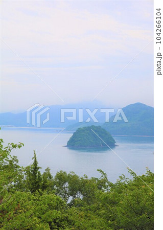 広島県竹原より大崎大三へ渡りきのえ温泉ホテル清風館の部屋より瀬戸内海に佇む幻想的な海の景色と大下島 広島県竹原より大崎大三へ渡りきのえ温泉ホテル清風館の部屋より瀬戸内海に佇む幻想的な海の景色と大下島 104266104