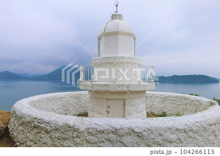 広島県竹原より大崎大三へ渡りきのえ温泉ホテル清風館の部屋より瀬戸内海に佇む幻想的な海の景色と大下島 104266113