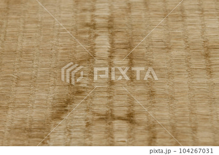 シミがついて汚れた畳 104267031
