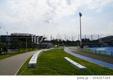 初夏の柳島スポーツ公園とクラブハウス 初夏の柳島スポーツ公園とクラブハウス 104267164