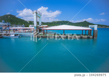 沖縄　久高島　神の島、安座間港 104269975
