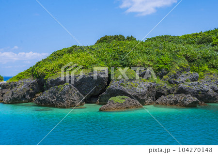沖縄　久高島　神の島、徳仁港 104270148