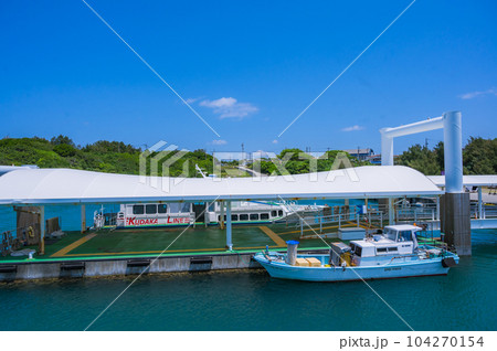 沖縄　久高島　神の島、徳仁港 104270154