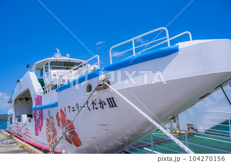 沖縄　久高島　神の島、フェリー 104270156