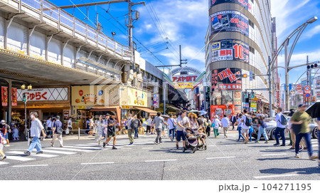 東京上野の都市風景　アメヤ横丁 104271195