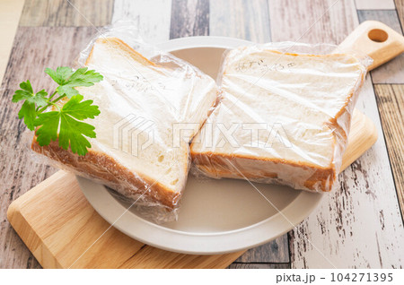 作り置きの冷凍サンドイッチ 104271395