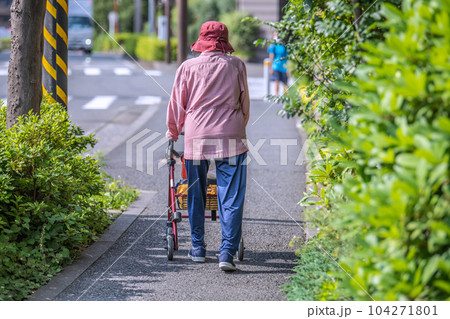 日本の横浜都市景観　高齢化社会…＝横浜市内で 104271801