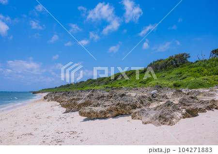 沖縄　久高島　神の島、イシキ浜 104271883