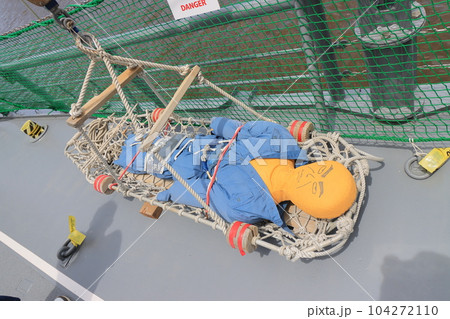 落水者救助訓練の人形 遭難者救助訓練 ダミー人形 落水者救助訓練の人形 遭難者救助訓練 ダミー人形 104272110