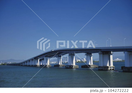 快晴と琵琶湖大橋4(横構図) 快晴と琵琶湖大橋4(横構図) 104272222