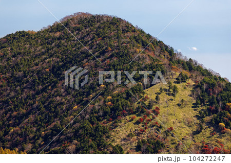 社山稜線から紅葉の奥日光・中禅寺山を望む 社山稜線から紅葉の奥日光・中禅寺山を望む 104272247