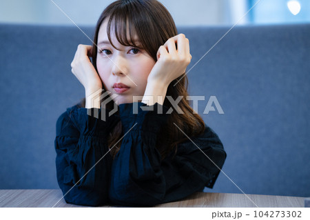 待ちぼうけの女性 待ちぼうけの女性 104273302