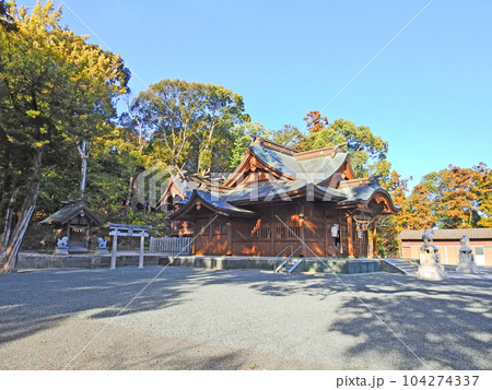 福岡県飯塚市にある高宮八幡宮拝殿 福岡県飯塚市にある高宮八幡宮拝殿 104274337