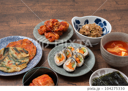 韓国料理 キンパ キムチ ヤンニョムチキン チヂミ プルコギ スンドゥブチゲ 韓国料理 キンパ キムチ ヤンニョムチキン チヂミ プルコギ スンドゥブチゲ 104275330