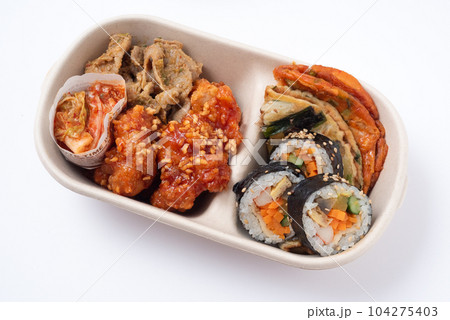 韓国料理　お弁当　テイクアウト　キンパ　キムチ　ヤンニョムチキン　チヂミ　プルコギ 104275403