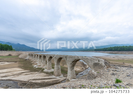 【北海道】崩落が進むタウシュベツ川橋梁 104275733
