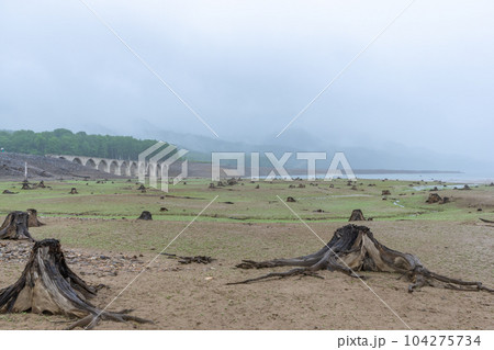 【北海道】崩落が進むタウシュベツ川橋梁 【北海道】崩落が進むタウシュベツ川橋梁 104275734